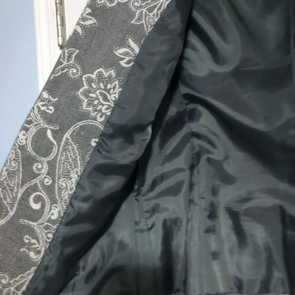 Liz Claiborne Studio by  suit jacket blazer gray paisley women’s size 10 - Image 4