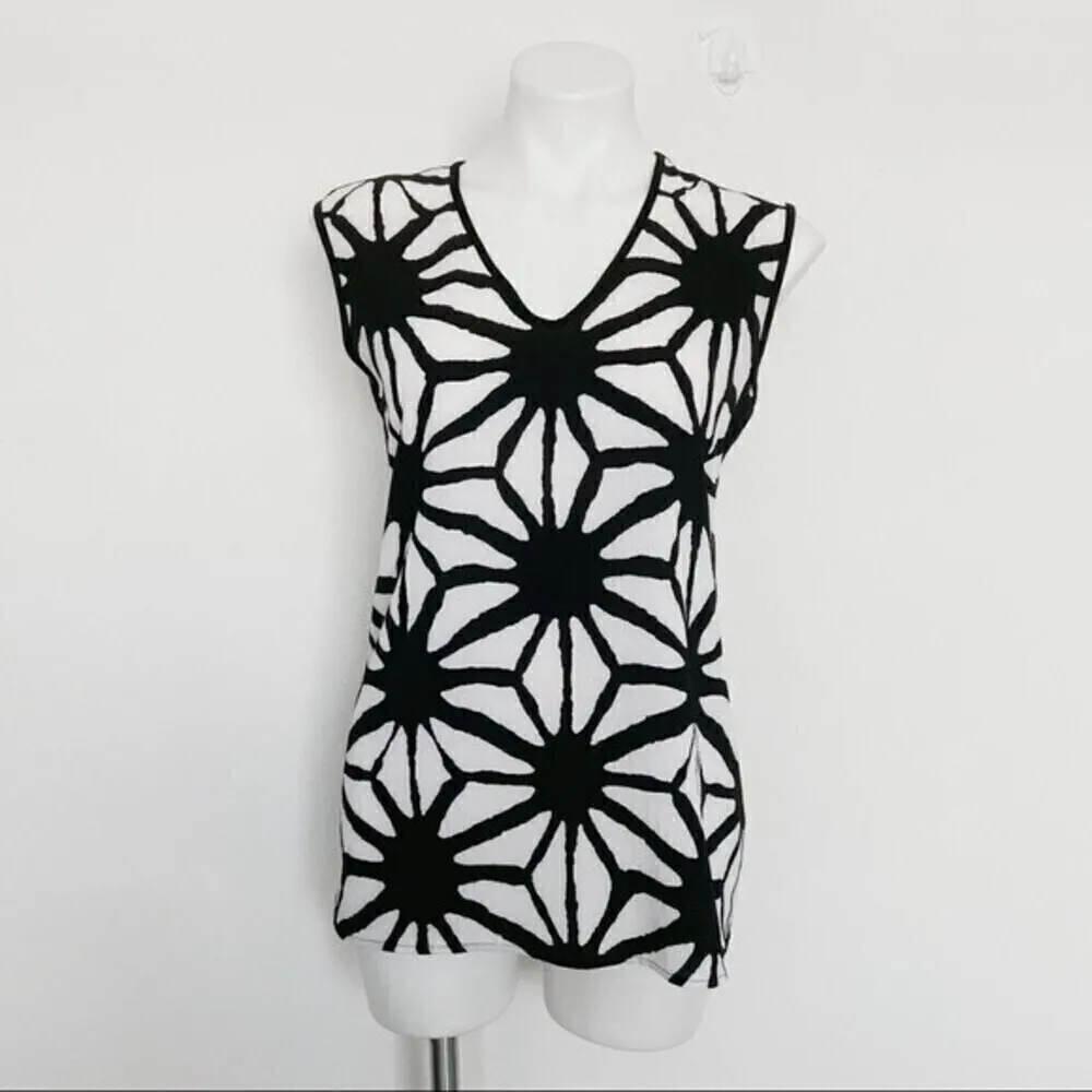 NWOT Vince Camuto start light tank top XSMALL casual sleeveless black white - Image 3