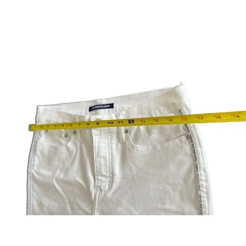 Calvin Klein Women's white Denim jeans size 30 - Image 9
