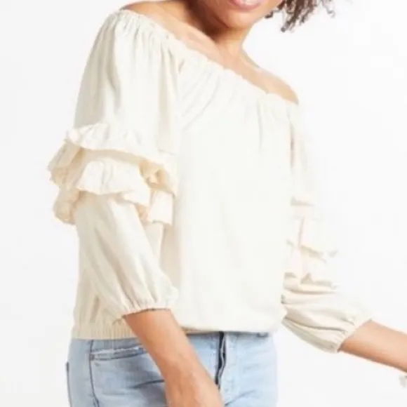 Evereve Cory Knit Ruffle Off Shoulder top in Sand - Image 9