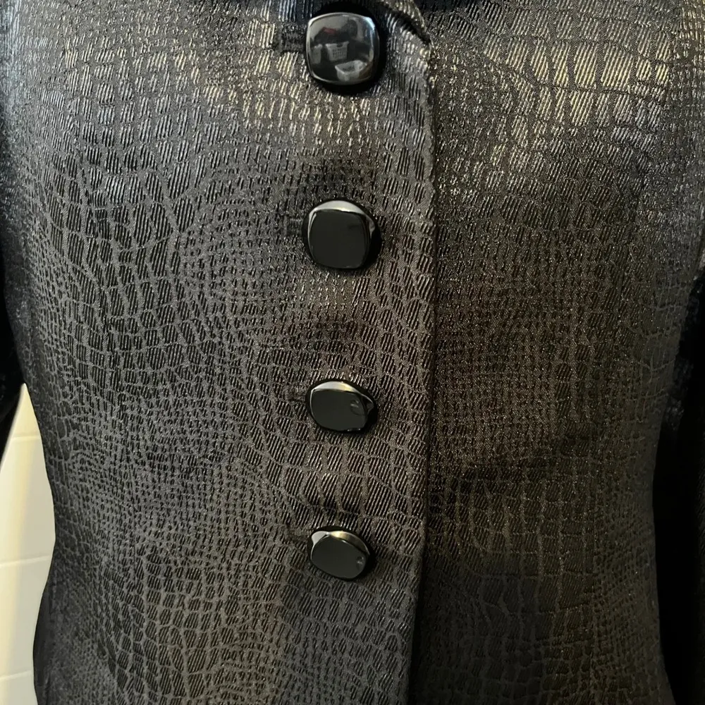 LE SUIT Black Croc Embossed Blazer Fitted Jacket Business Preppy Academia Clean - Image 5