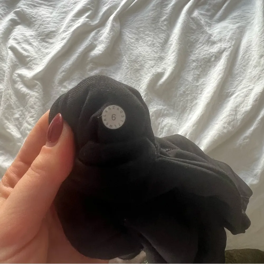 Lululemon Mesh Cut Out Crop Leggings - Image 4