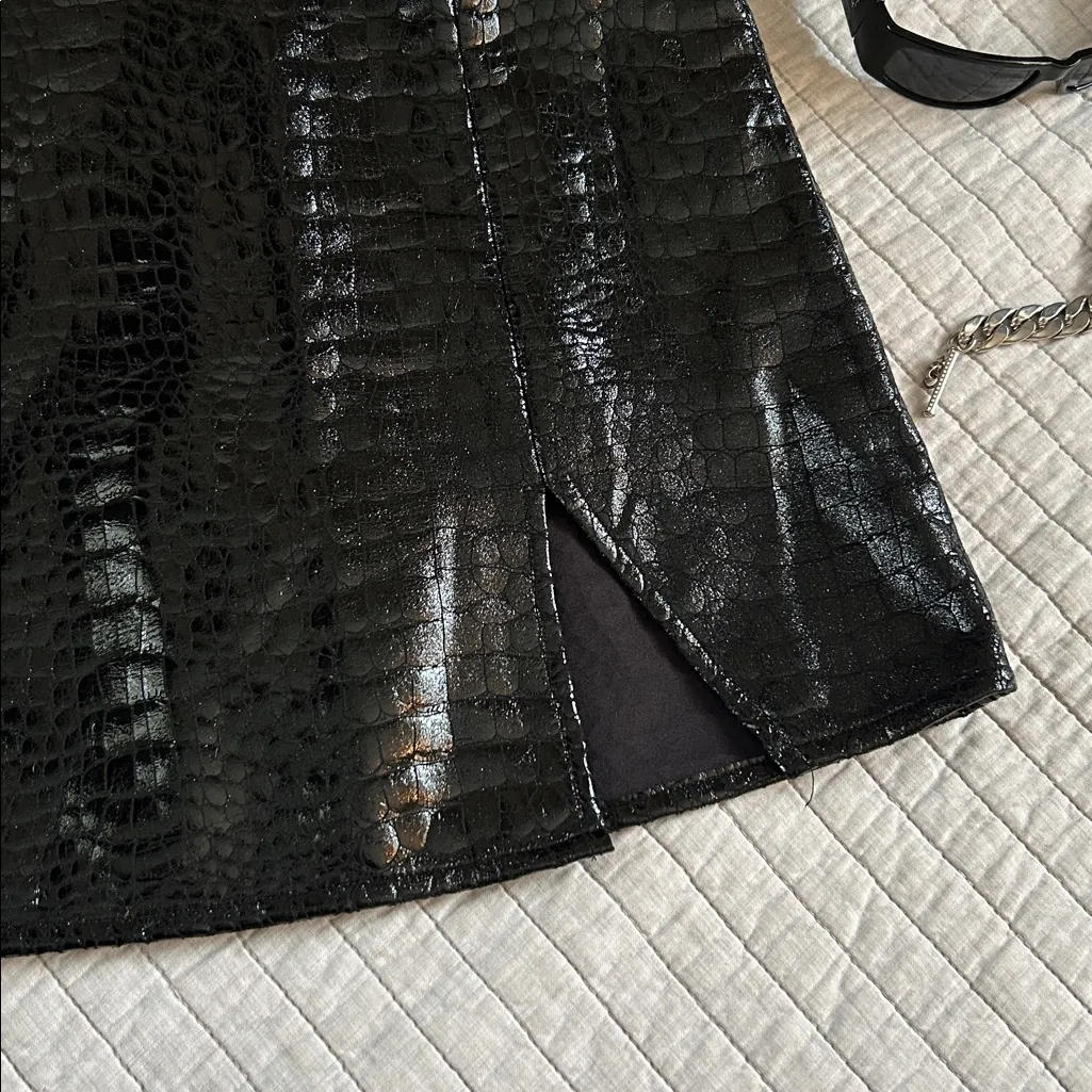 Motel rocks black faux leather croc side slit high waisted sexy mini skirt XS - Image 2