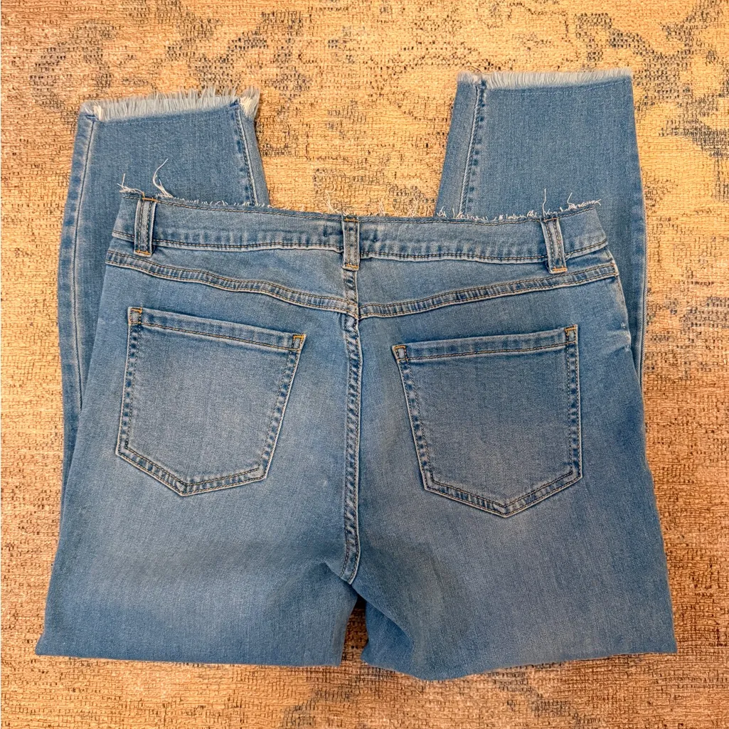 LC Lauren Conrad EUC Skinny Jeans Capri with Frayed Waist and Around Ankles - Image 2