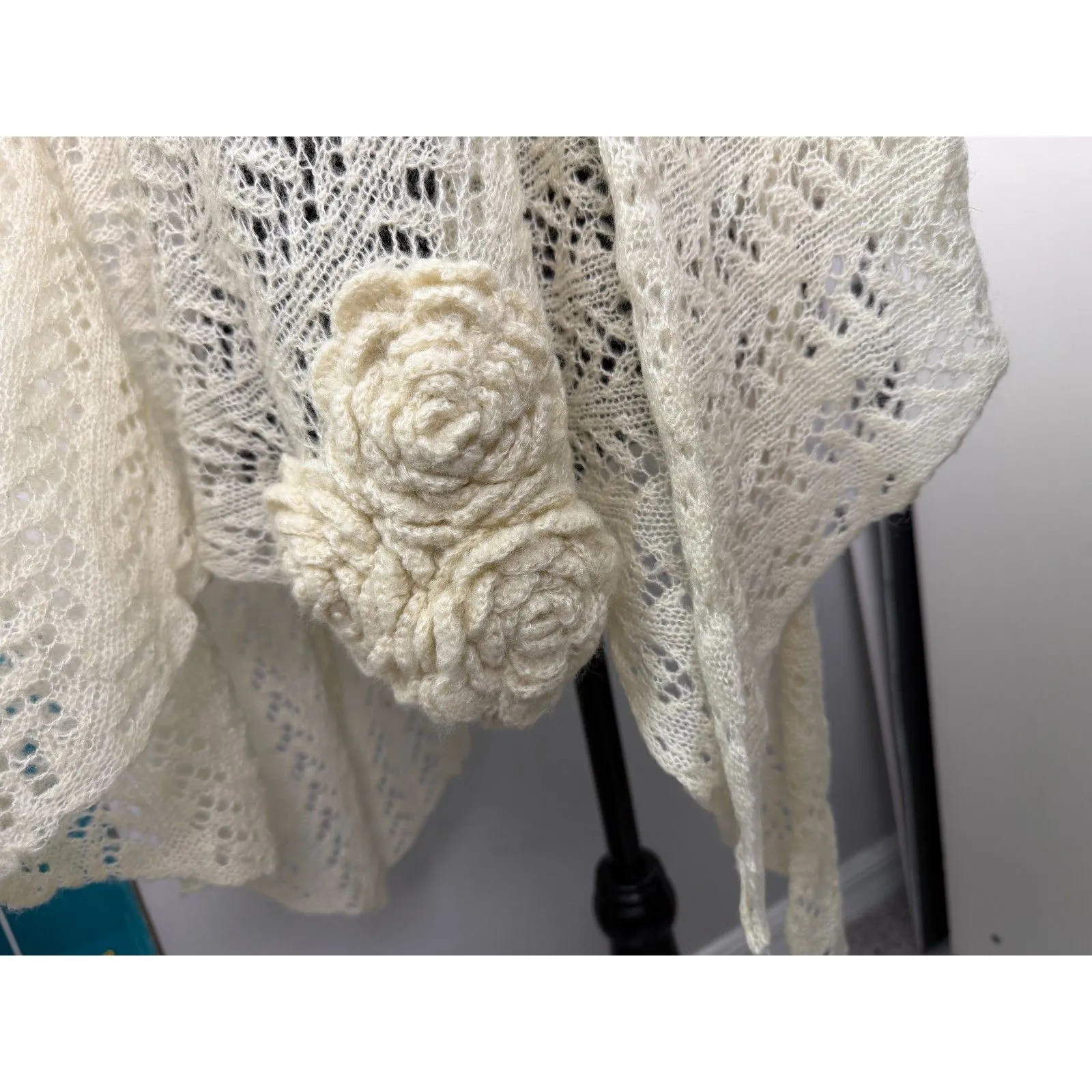 Gap Vintage Y2K Cream Open Knit Floral Neutral Elevated Coastal Scarf Shawl NEW - Image 3