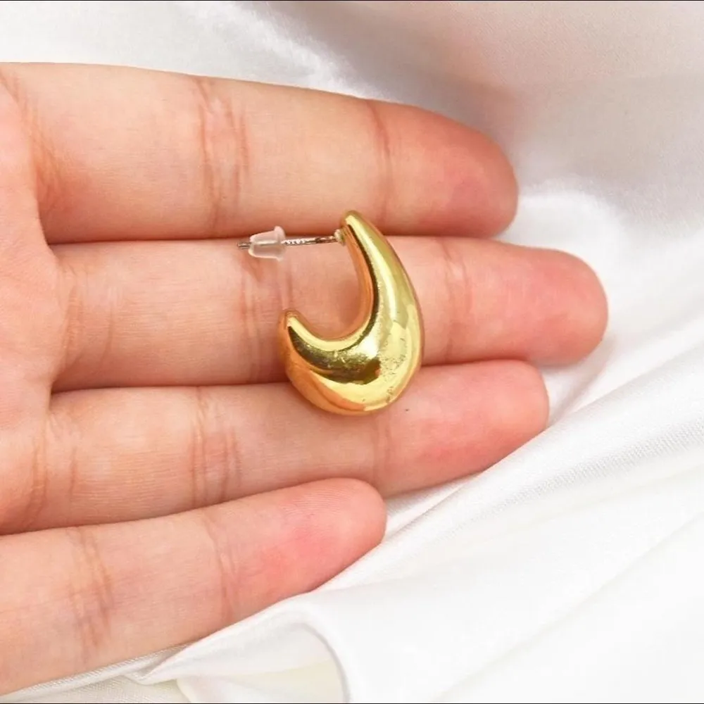 Tear Drop Shaped Earrings Gold - Image 2