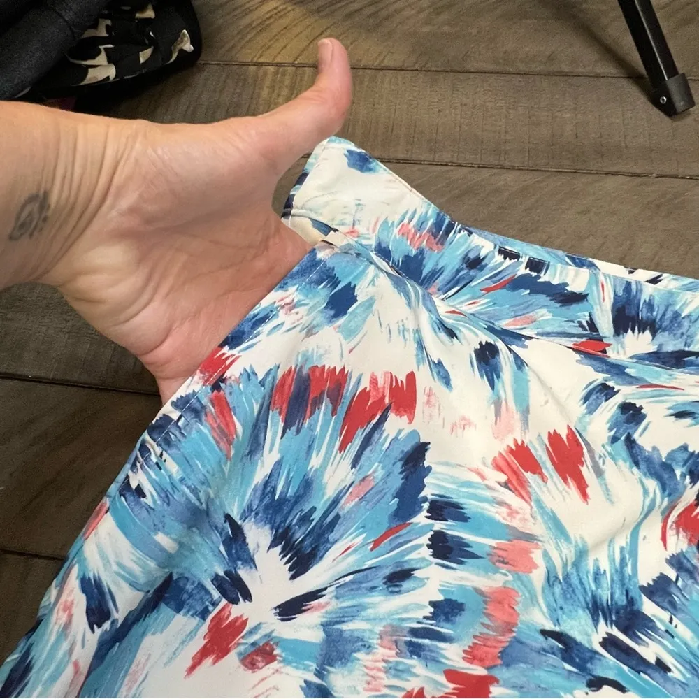 Izod Golf Skort EUC Women SZ 10 Blue Red White Abstract Geo Sporty Stretch Skort - Image 2