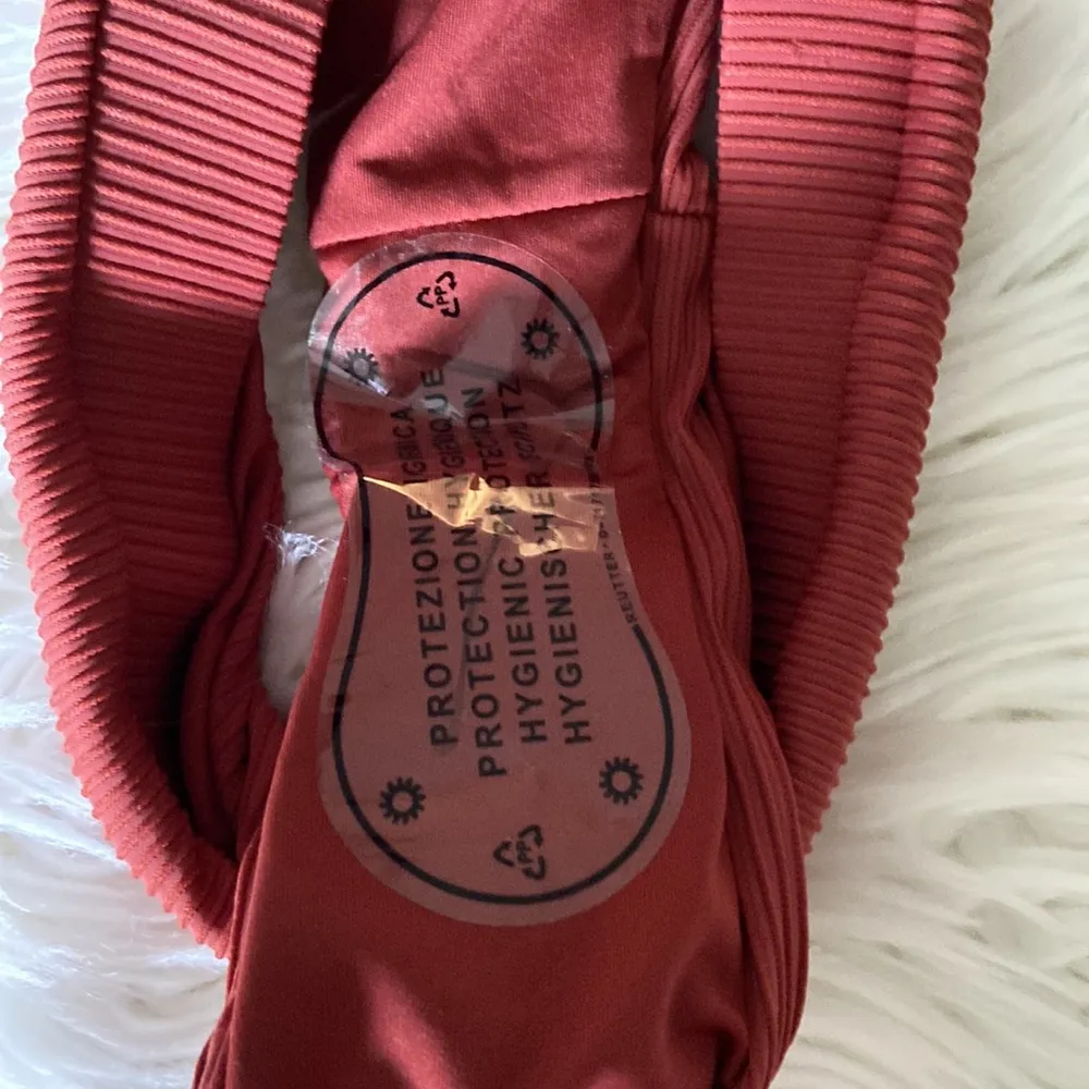 Blushing Brunette Boutique swimsuit top is size L and bottoms size M brand new - Image 3