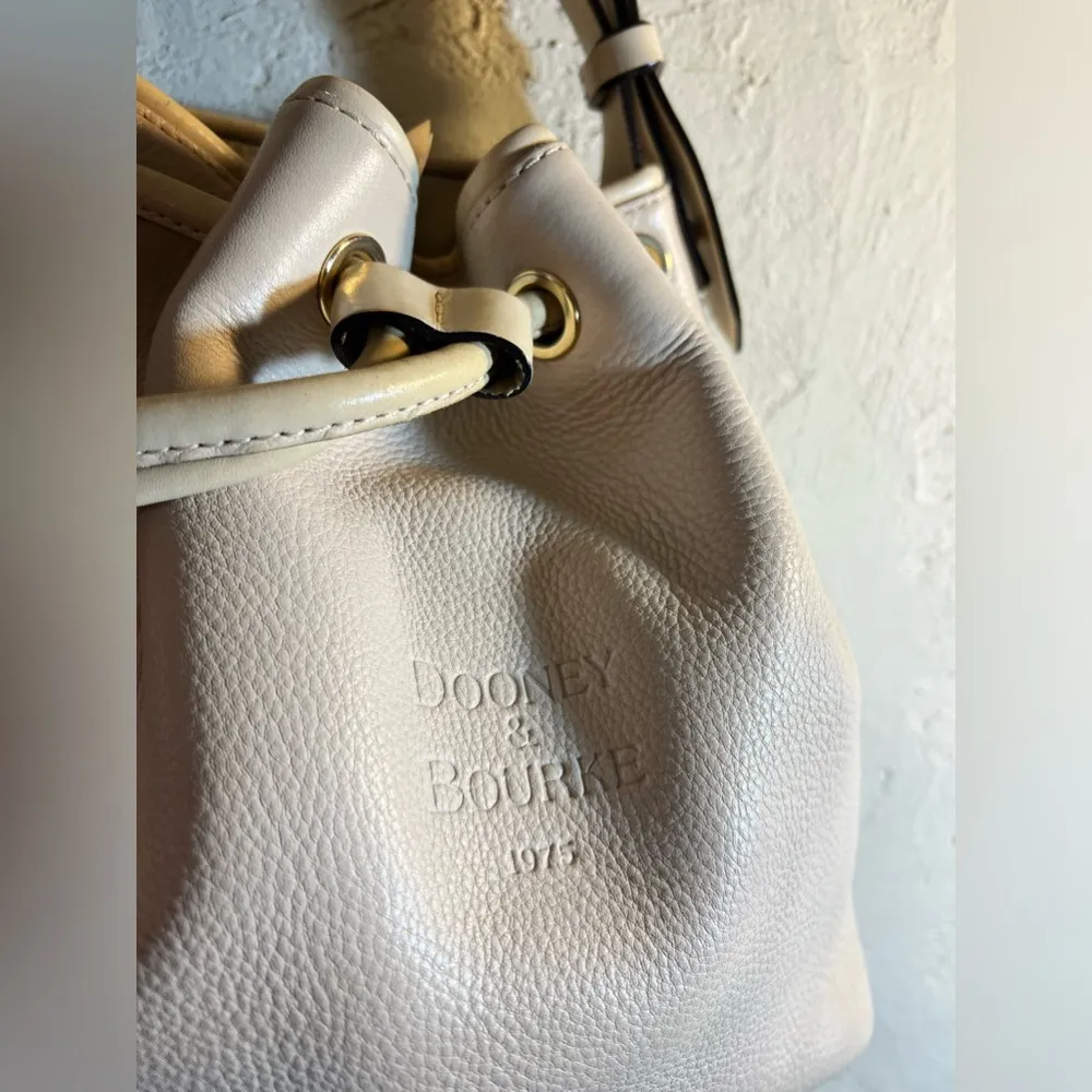 Dooney&Burke Vintage rare collectible bag, amazing bucket drawstring, ivory - Image 2