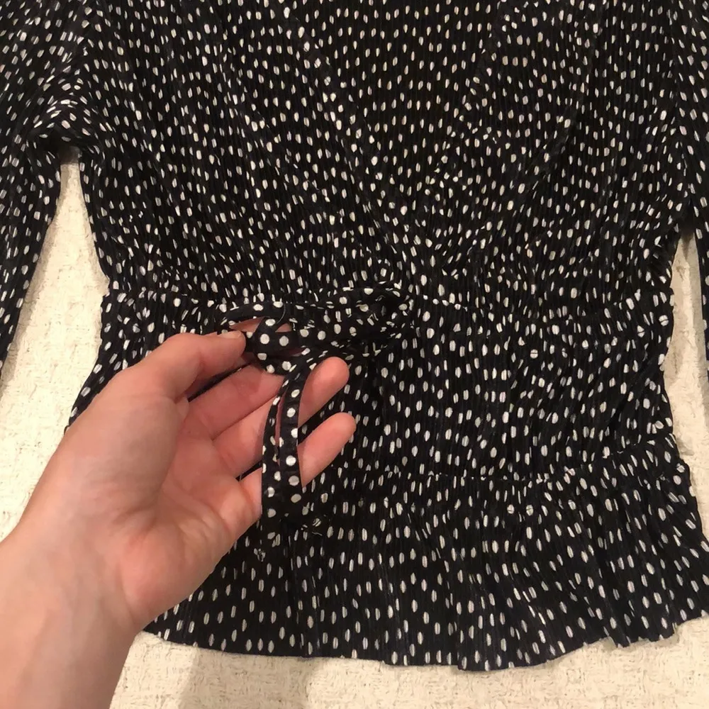 Zara Long Sleeve Black White Polka Dot Pleated Crop Blouse with Tie Accent Small - Image 4