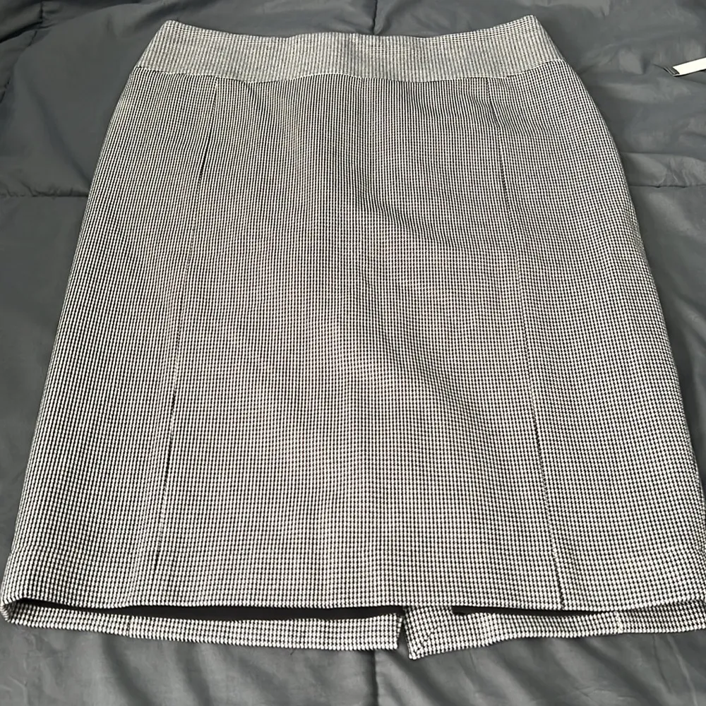 Express Black/White Button Back Pencil Skirt Size 2 - Image 7