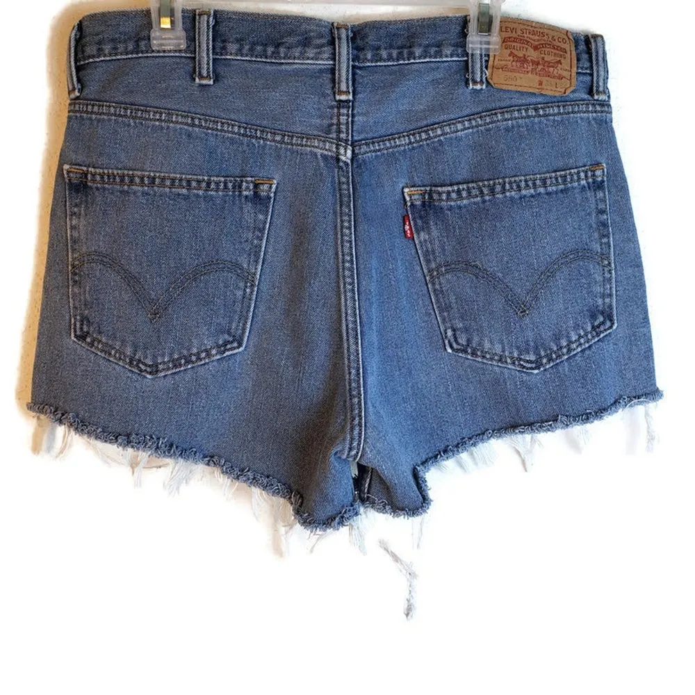 Levi's 550 Mom Cut-Off Hi-Rise Denim Shorts Size 38 - Image 3