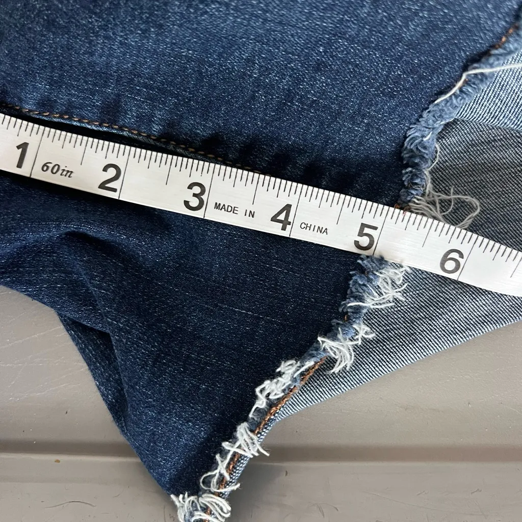 American eagle midi super stretch jean shorts size 4 dark wash raw hem - Image 9