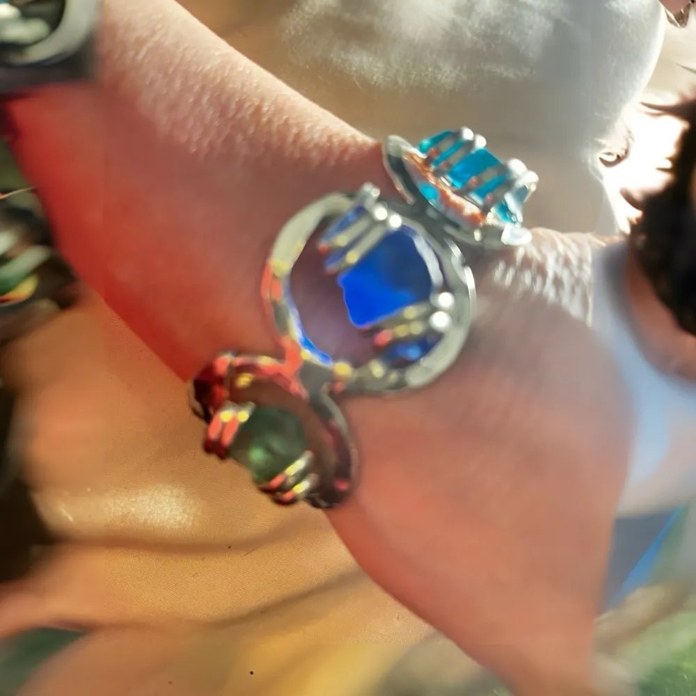 Stunning Silver Cuff Bracelet with 3 beautiful Stones Blue, light & Dark Green Blue - Image 3