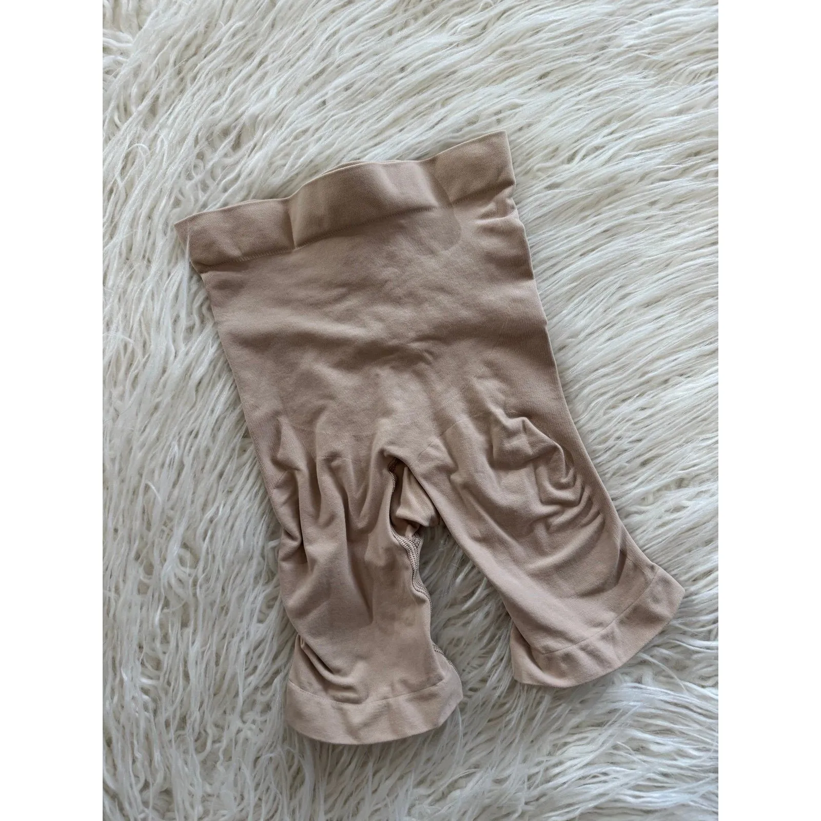 Skims Seamless Sculpt Mid Thigh Short Clay Size Small - Image 2