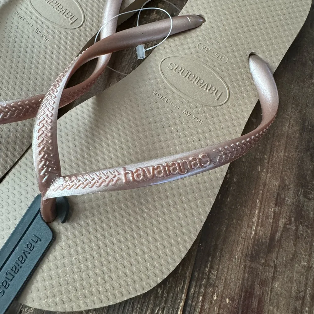 NEW! Havaianas Slim Women’s flip flops in Rose Gold - Image 4