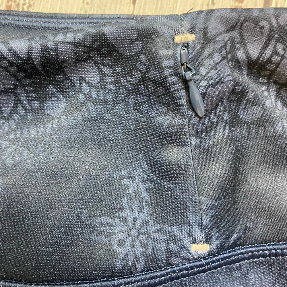 Calia Carrie Underwood Warm Blue Yonder Ombre’ Snowflake Pattern. Size Medium - Image 6