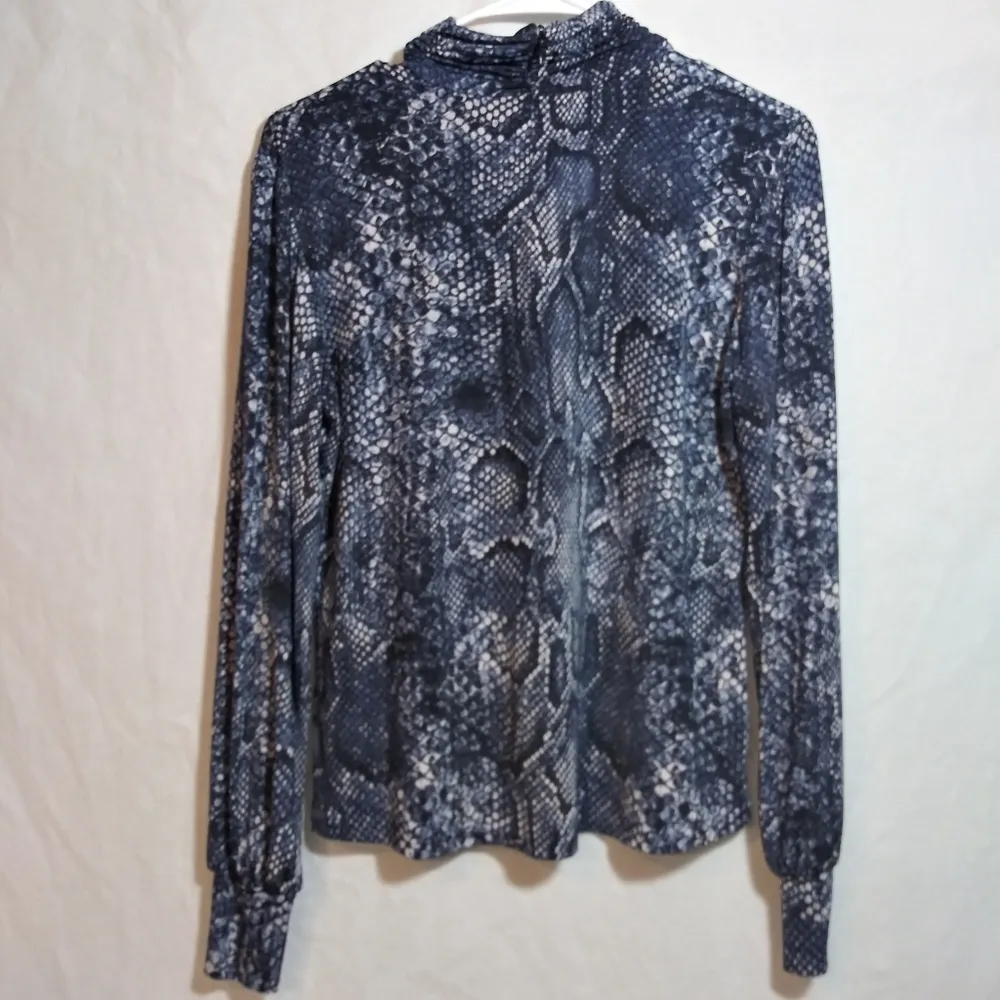 Andria Lieu Blue Snake Print Mock Neck Long Sleeve Blouse Top Size M Size M - Image 8