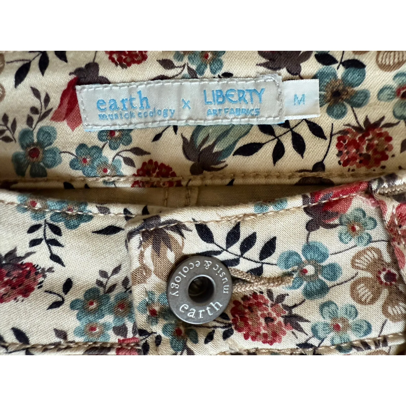 earth music & ecology x Liberty Floral Capri Pants Size Medium - Image 5