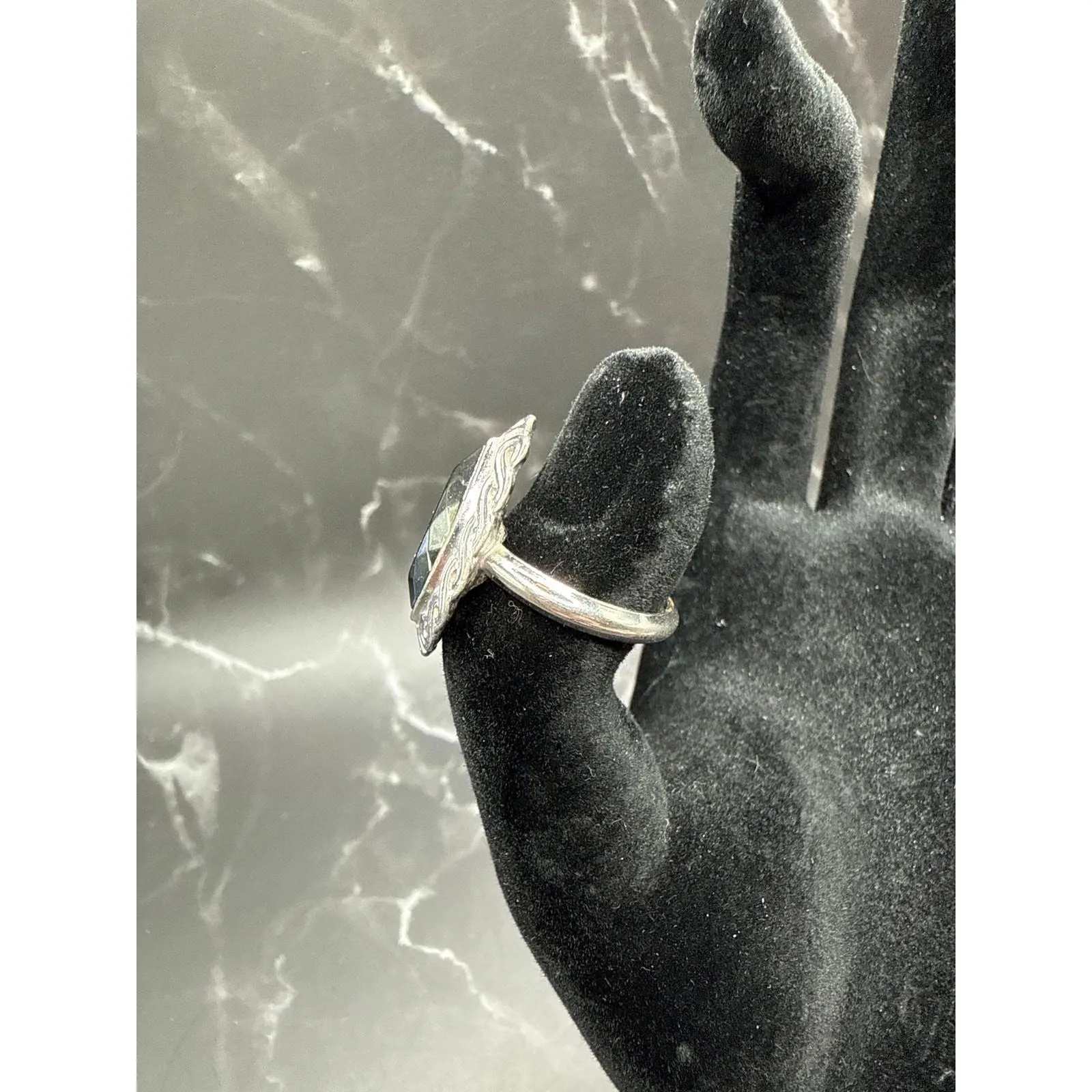 Vintage Estate Jewelry AVON Silver tone BLACK STONE Scrolled Cocktail Ring Sz 7 - Image 3