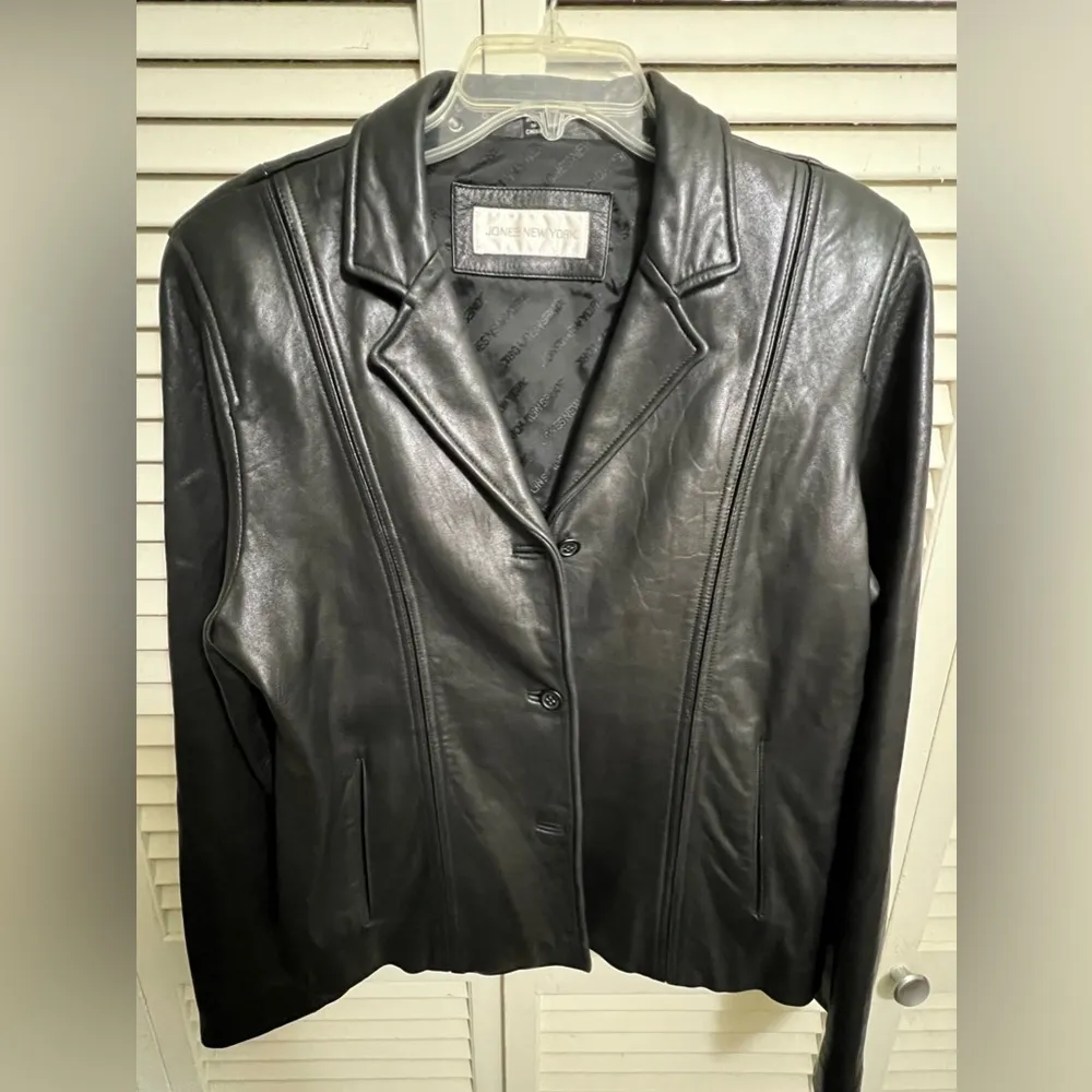Jones NewYork Women’s Black Leather Jacket size Medium - Image 3