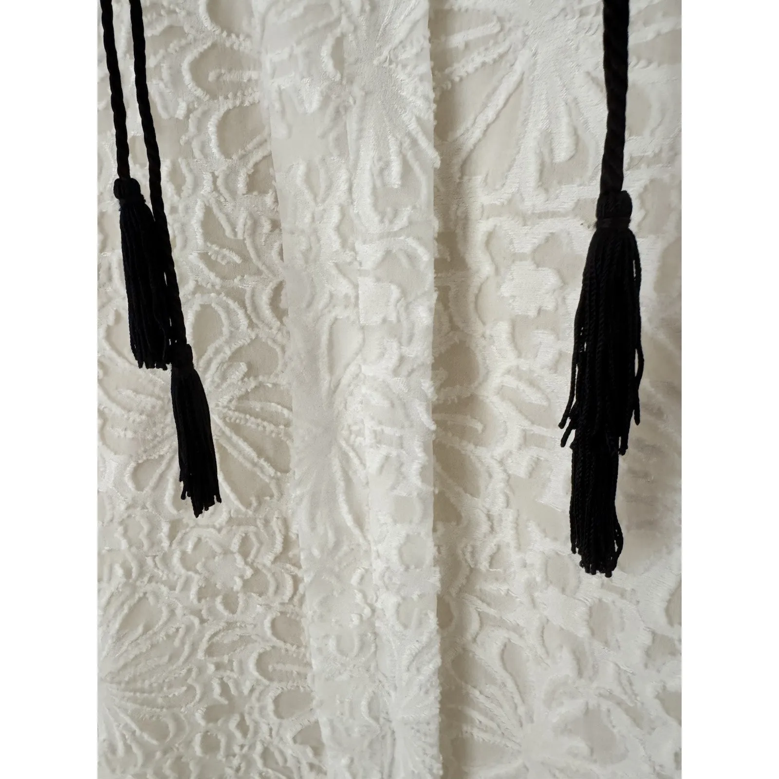 St. John Cream Textured Floral Popover V Neck Tassel Silk Lined Tunic Top Large - Image 5