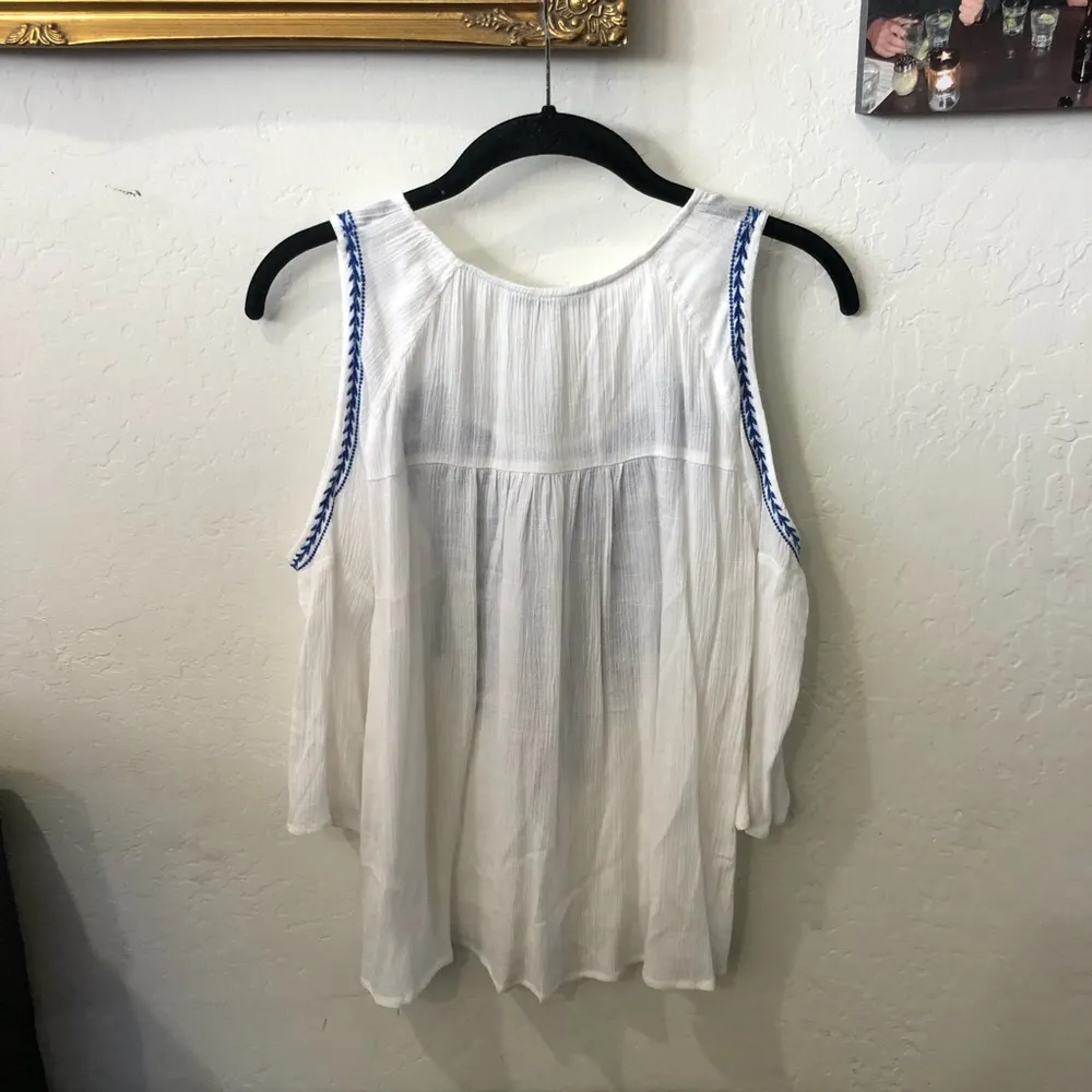 NWT Heartloom Cold Shoulder Top - Image 8