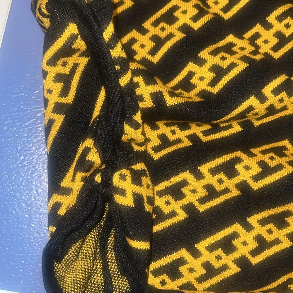 Gorgeous Jolie & Joy black yellow chain design sweaters Gold Size L - Image 2