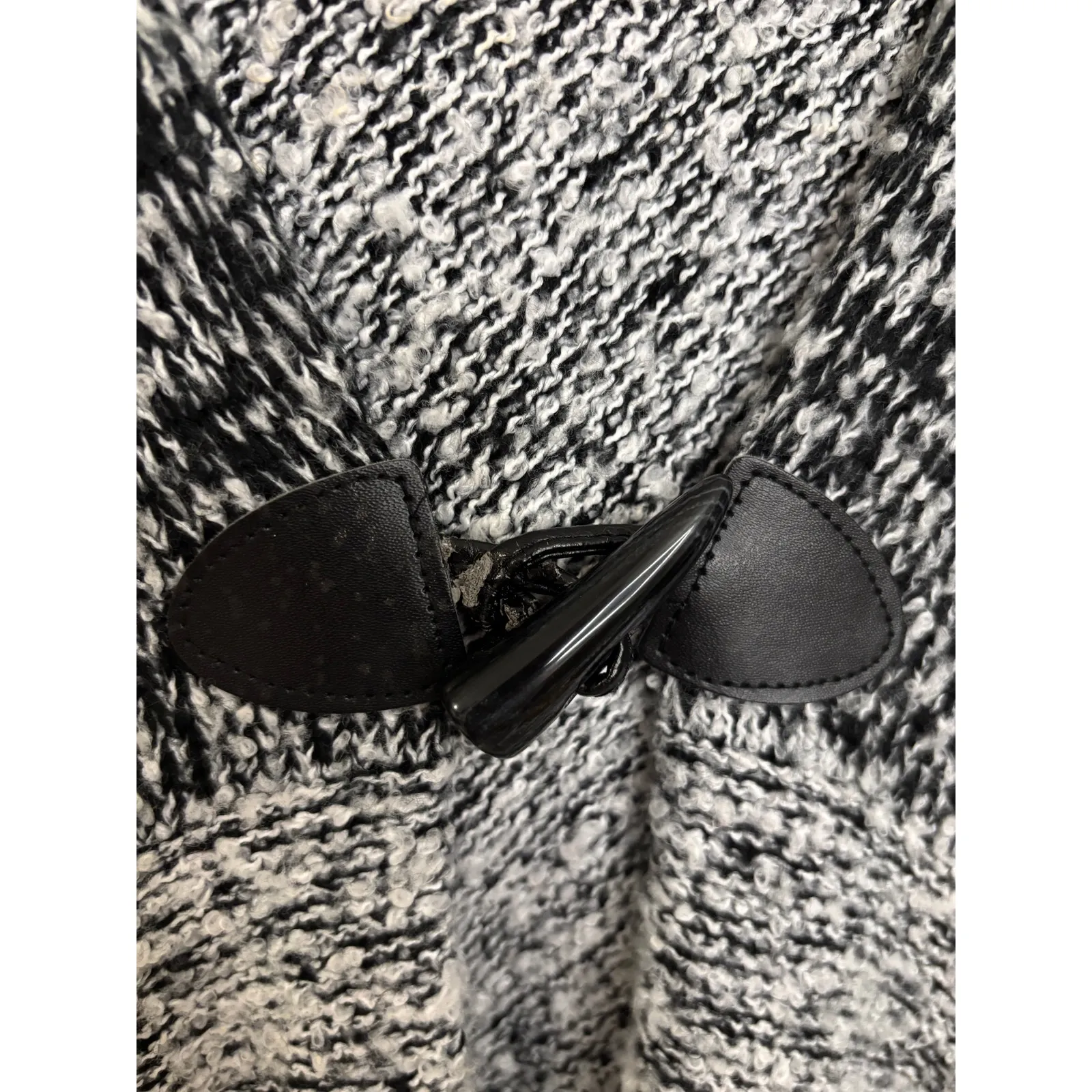 Steve Madden Poncho Womens OS Marled Knit Hooded Ruana Black White Fringe - Image 3