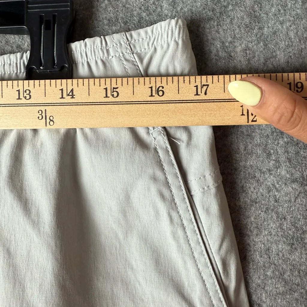 AFTCO Women Size‎ Medium light Gray Sirena Hybrid Tech outdoors fishing Shorts - Image 4