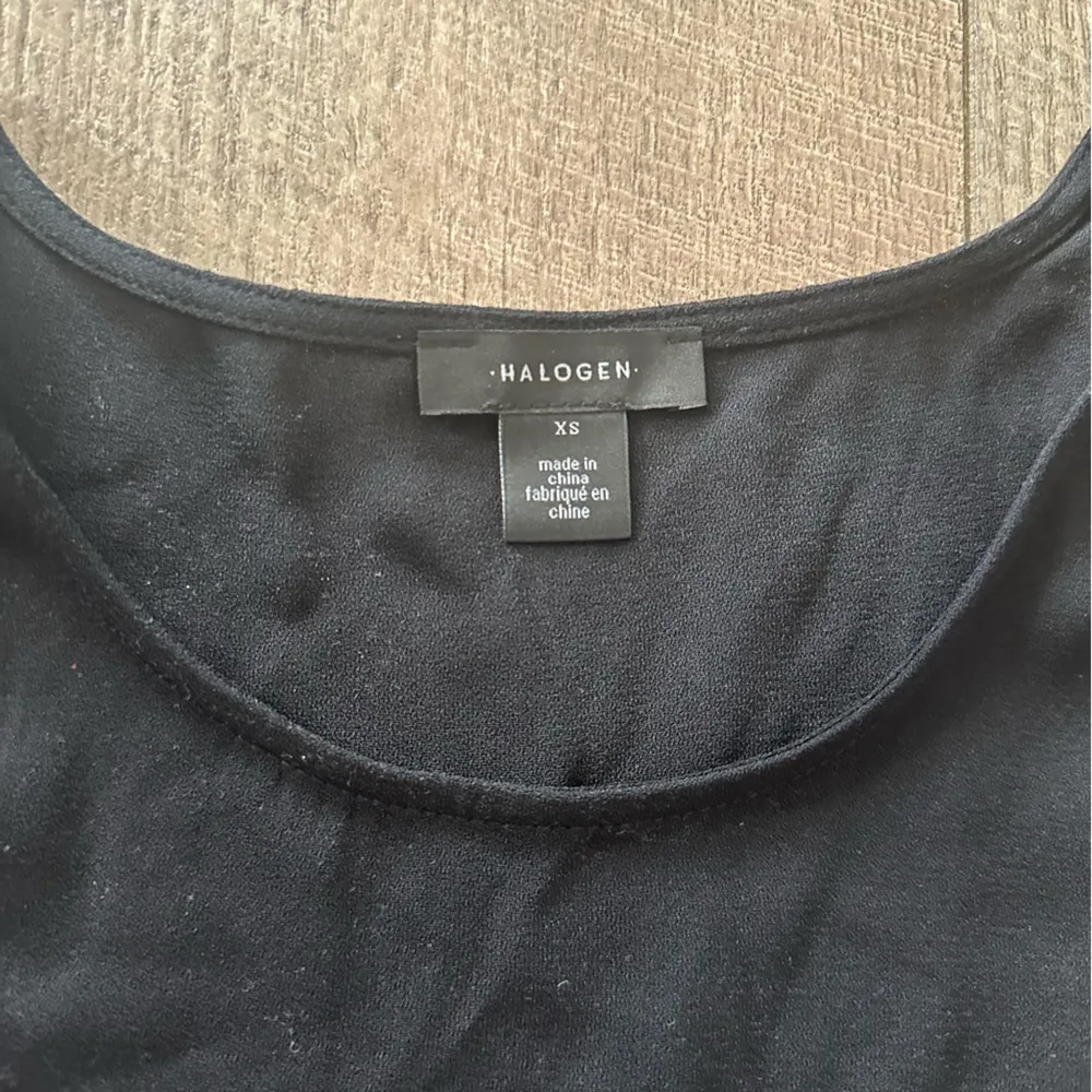 NWT Halogen Lightweight Gauze Flowy Tank Top Curved Split Hem - Image 3