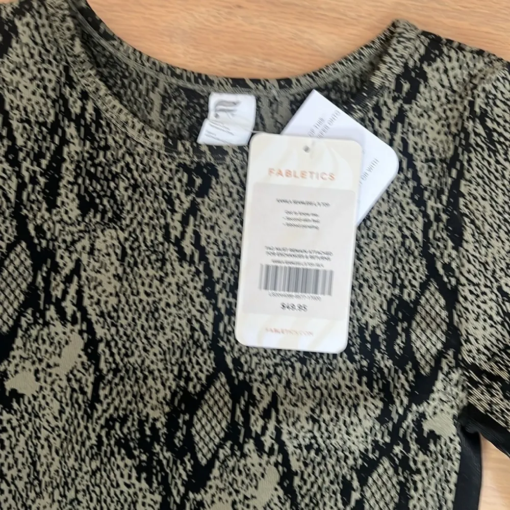 Fabletics Kamila Seamless Long Sleeve Top Reptile Print Size XS Workout Yoga - Image 3