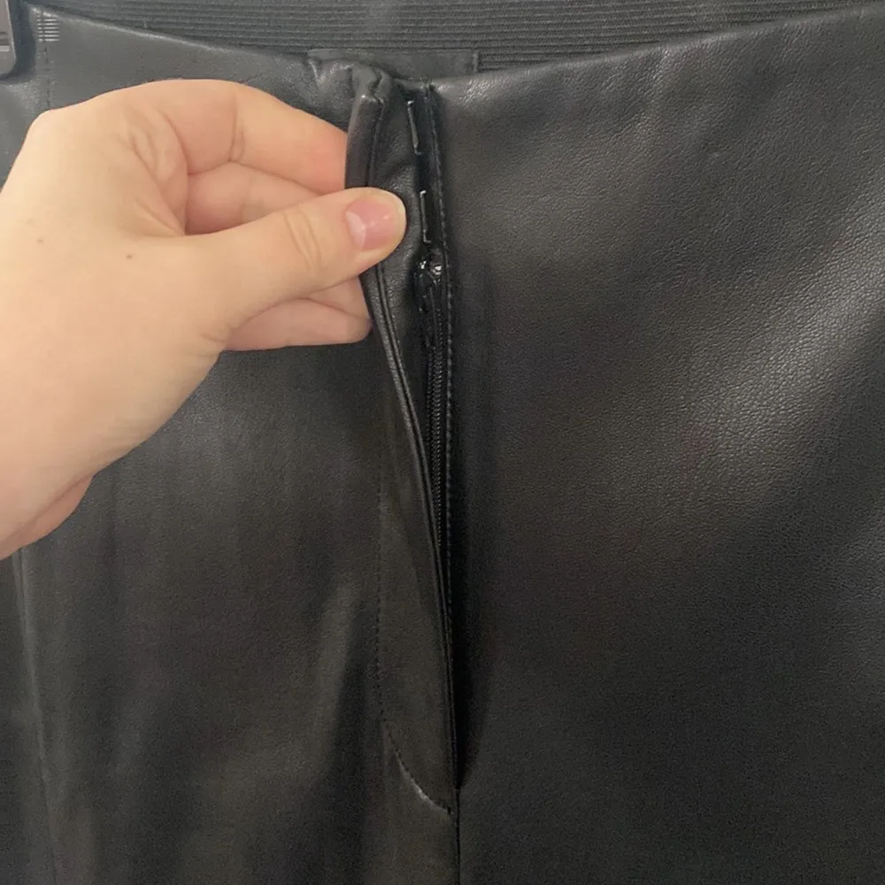 New Ann Taylor The Audrey Ankle Zip Pant in Faux Leather black size 4 - Image 6