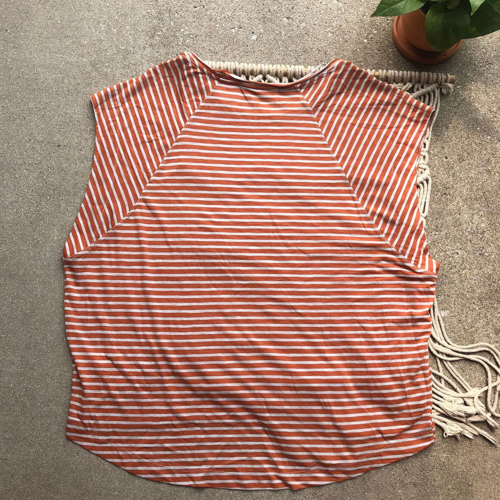 New  Striped Tee Shirt Size Medium - Image 5