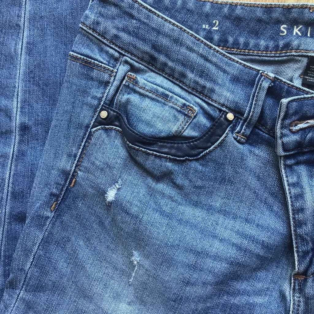 WHBM Skinny Ankle Distressed Jeans Faux Leather Trim in Navy sz 2 - Image 4