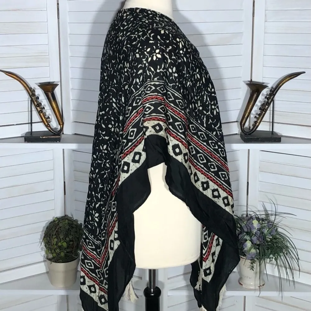 World Market Poncho Shawl Boho Fringe Triangular Black Cream Size 1X - Image 3