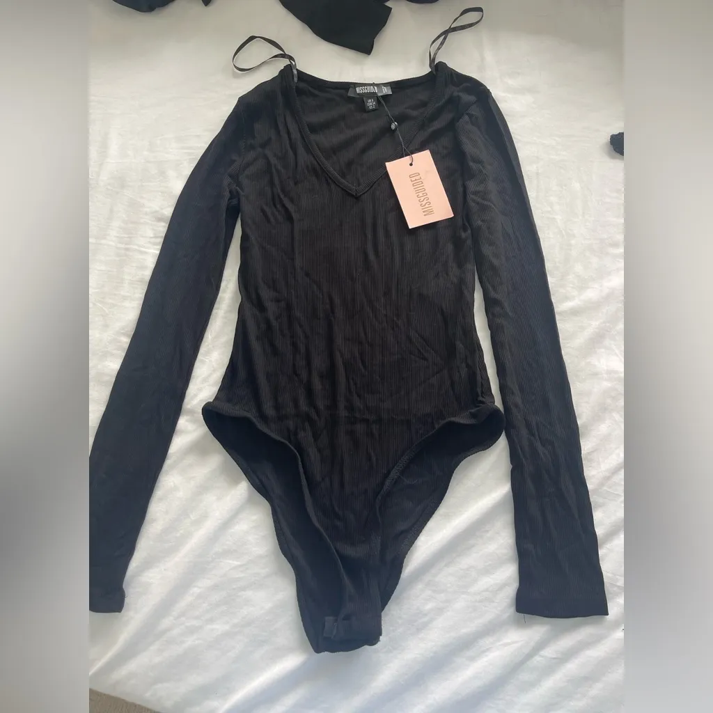 NWT  MISSGUIDED BLACK RIBBED V CUT BODYSUIT US2 - Image 4