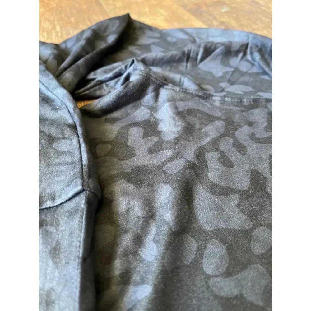 Jordann black and gray cheetah print lightweight athletic hoodie Size M - Image 3