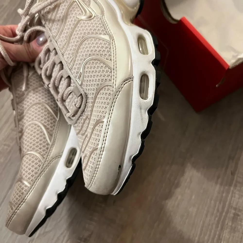Women’s Nike Air Max Plus Premium in Desert Sand - Image 8