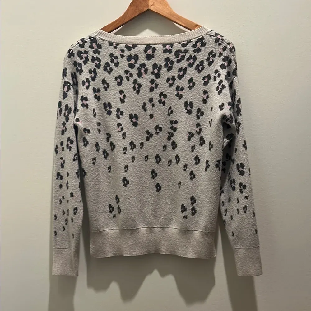 Gap  Gray and Black Crew Neck Sweater with Unique Pattern - Image 4