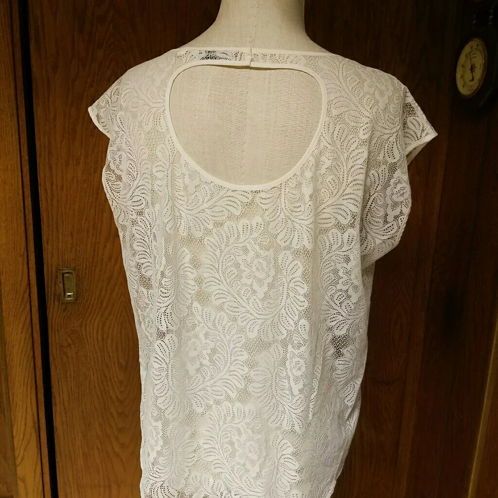 Express Ivory Lace Oversized Key Hole Top M - Image 7