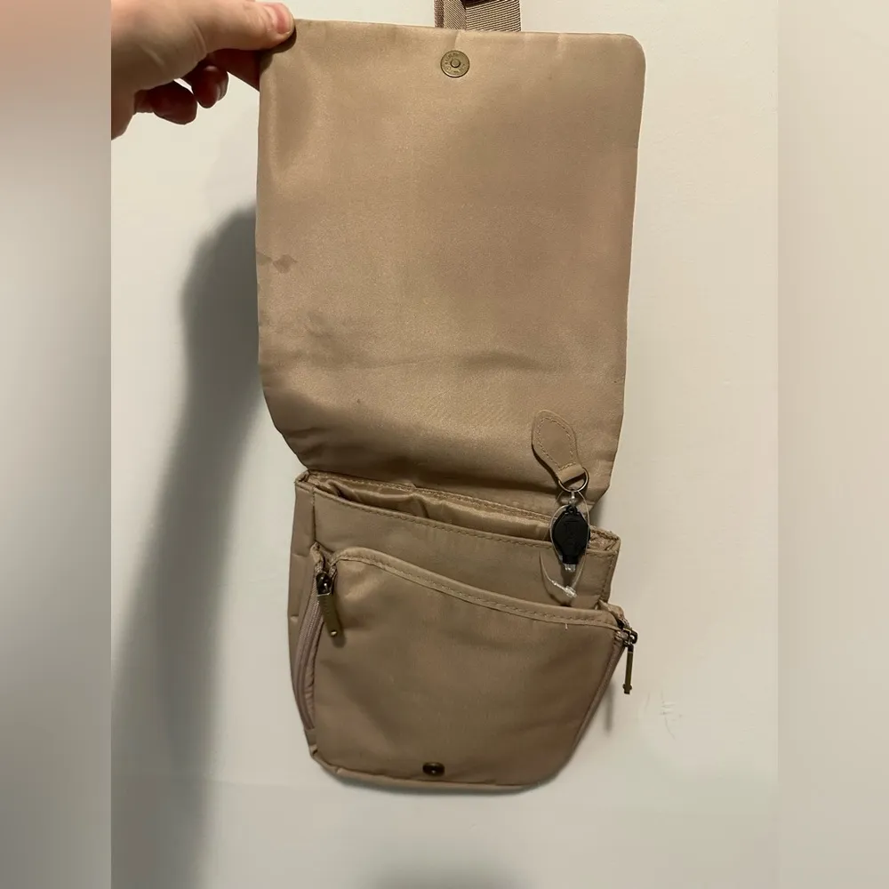 Travelon Sling Crossbody Bag - Image 6