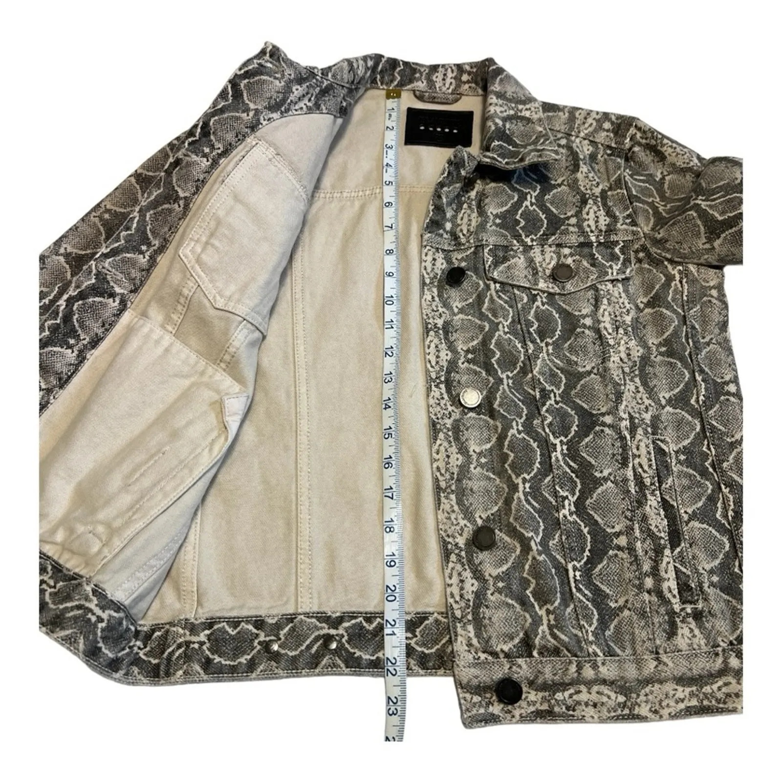 Blank NYC Revolve Python Print Denim Jacket Women's Size XS 1980s Retro Fall - Image 10
