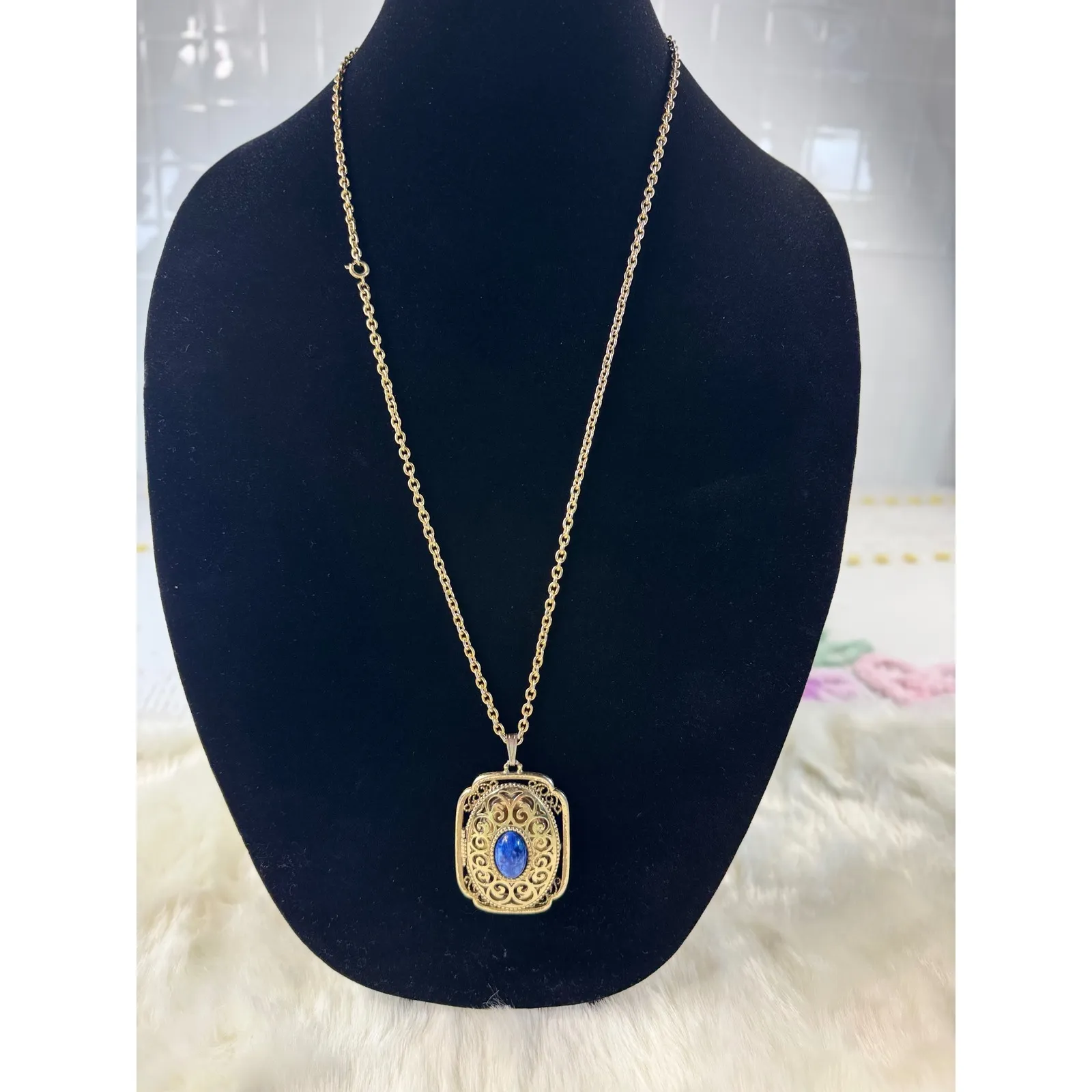 AVON vtg Gold Tone Locket Necklace Blue Stone Filigree Ornate Square Pendant - Image 2