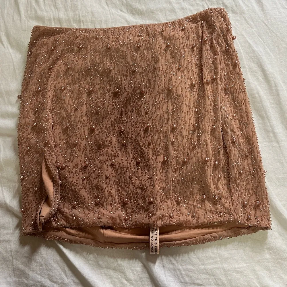 BELLE ÎLE High Waist Thigh Split Mini Skirt in Beige - Image 4