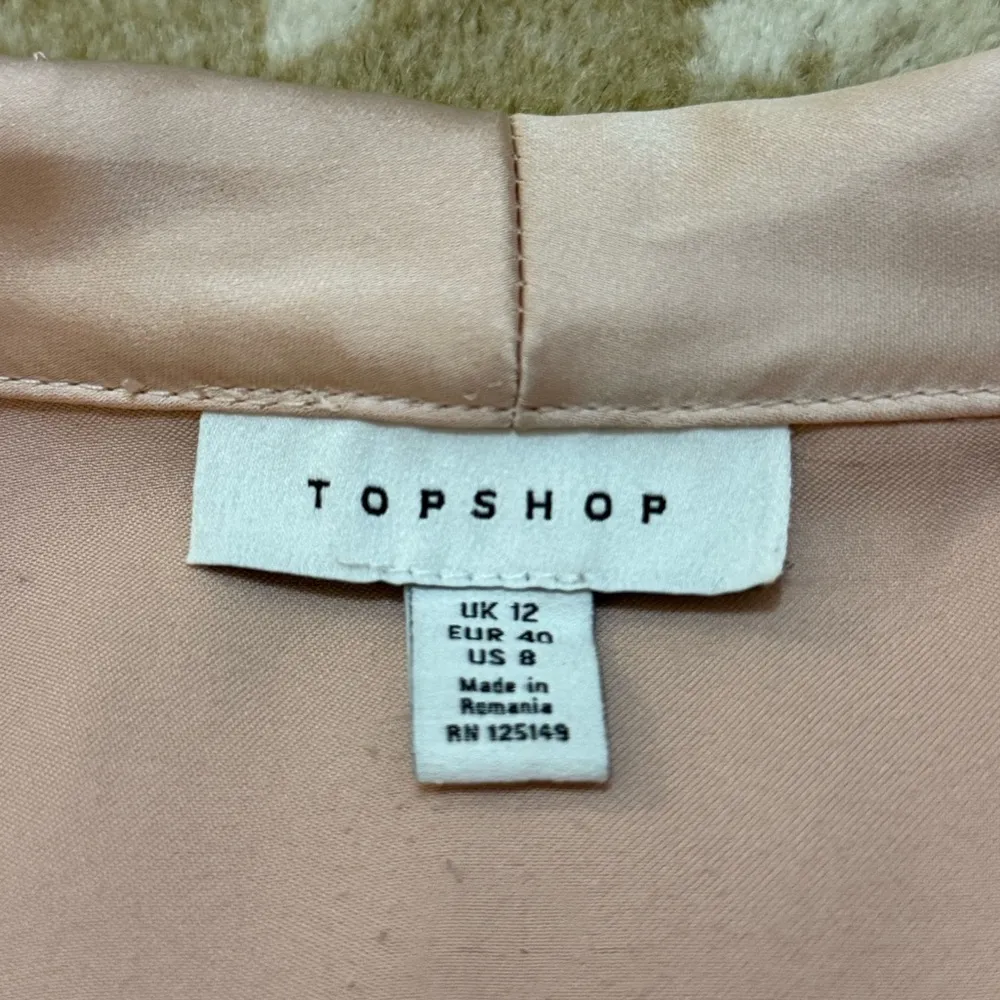 Topshop light pink satin scallop hem long sleeve blouse women’s size 8 - Image 5