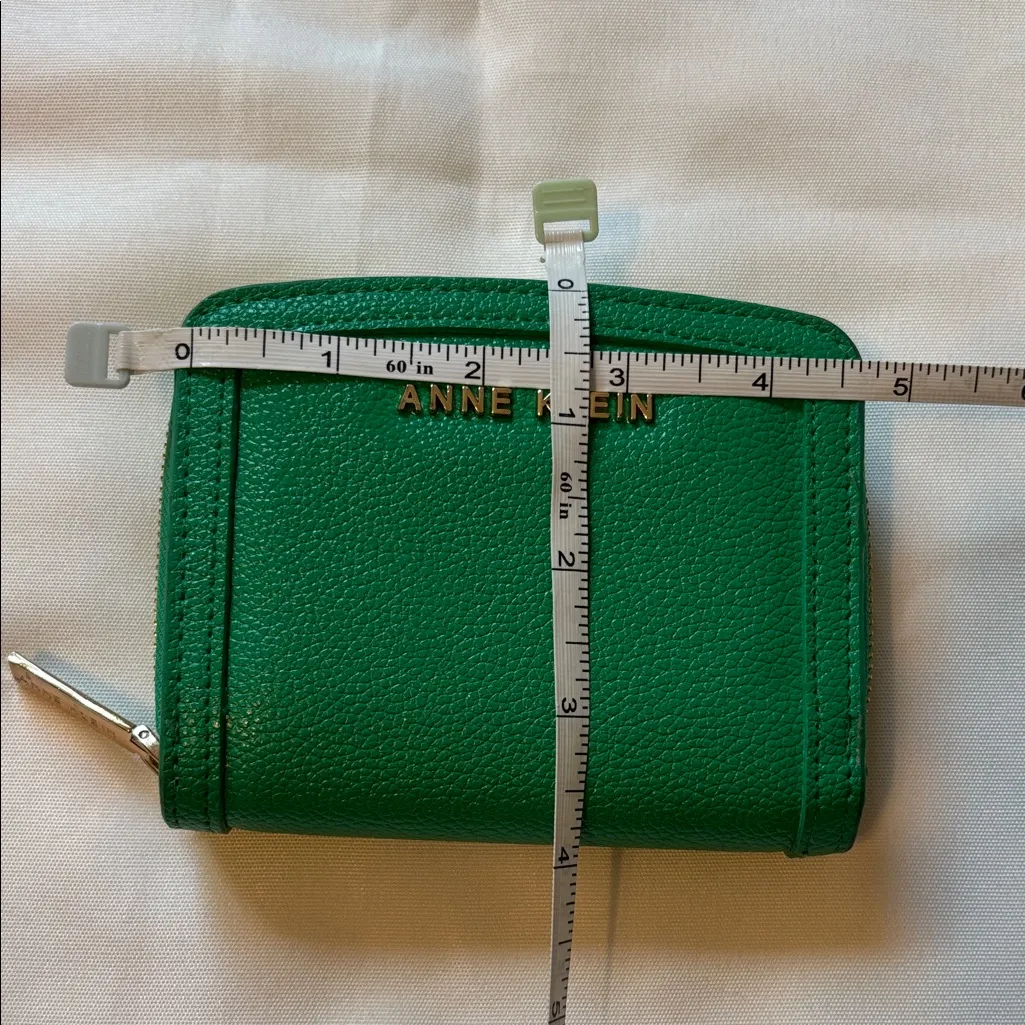 Anne Klein Vibrant Green Leather Wallet EUC - Image 9