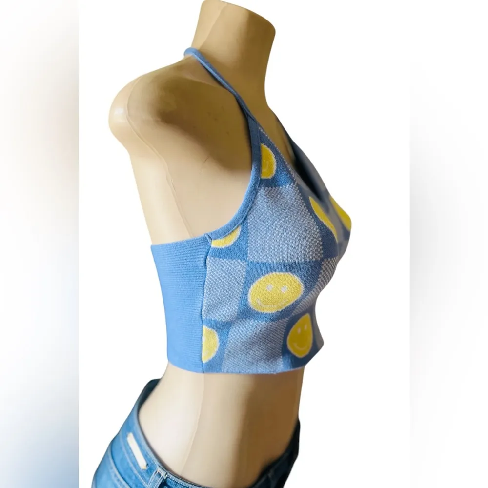 Debut halter knit pattern with smiley faces - Image 3