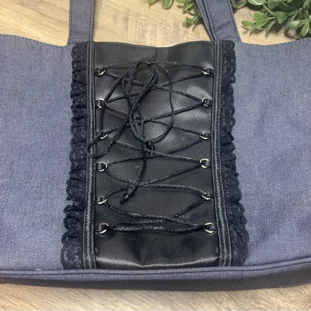 Victoria's Secret Vintage Y2K Black and Gray Corset Satchel Nice - Image 5