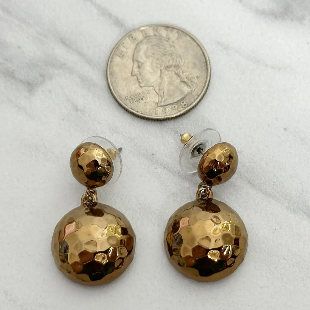 Chicos Hammered Metal Gold Tone Post Dangle Earrings Pierced Pair ✨ - Image 2